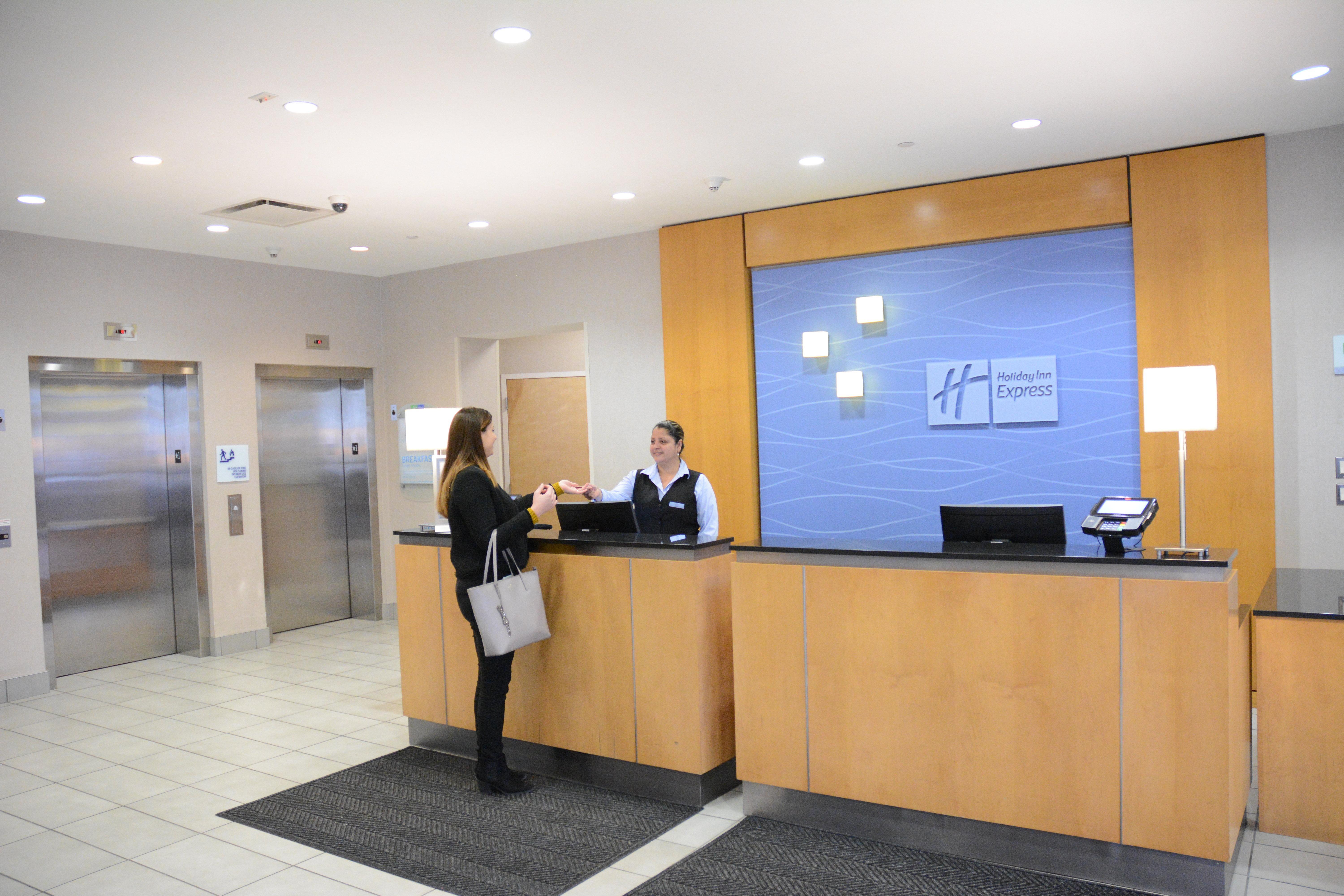 Holiday Inn Express Stamford, An Ihg Hotel المظهر الخارجي الصورة
